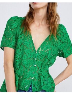 Zara Green Lace V‑Neck Button Blouse with Short Puff Sleeves Size Large